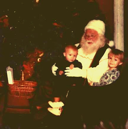 #1997-12-23 Stevie & Amanda with Santa. CO..jpg