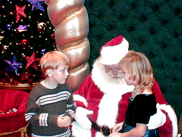 2002-12-01_2_stevie_amanda_santa.jpg