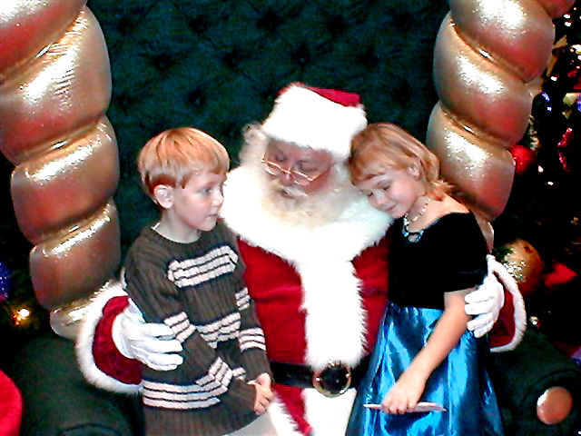 2002-12-01_stevie_amanda_santa.jpg