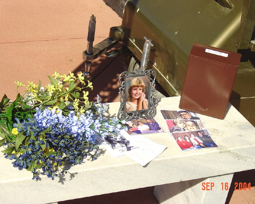 2004-09-16_1_amanda_inernment_eastlawn.jpg