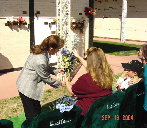 2004-09-16_2_amanda_inernment_eastlawn.jpg